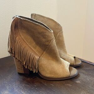 Gianni Bini fringed tan suede leather open toe booties